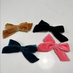 Set of 4 small shop velvet clip bows